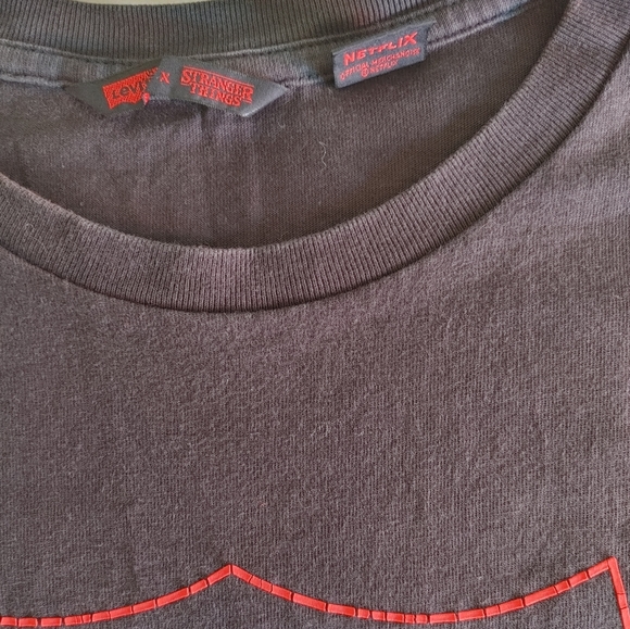 Netflix exclusive Stranger Things Levi's Black T-Shirt XL sized - Picture 2 of 3